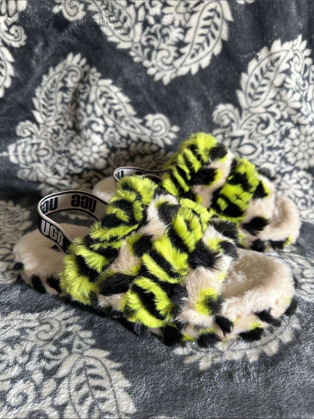 Ugg great shape fluff yeah animalia key lime black fuzzy slip on strap slippers